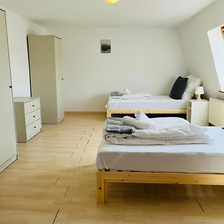 And Spacious For 8 Lejlighed